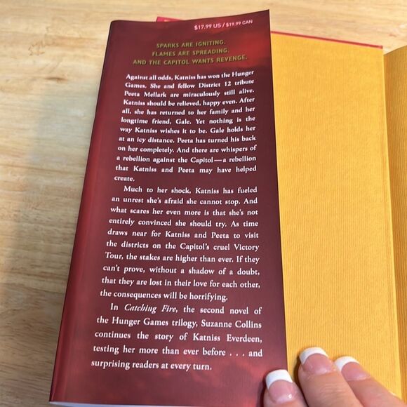 New Hardcover Book Catching Fire Suzanne Collins - Picture 7 of 7
